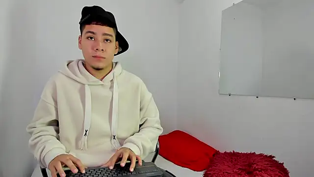 Lucastorrez01 online show from 02-16-26, 06:23