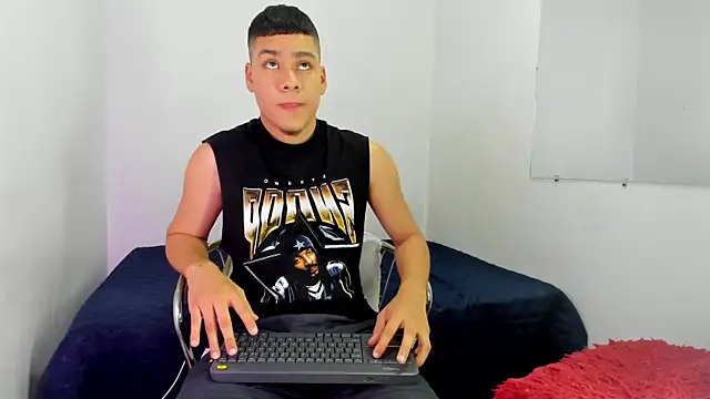 Lucastorrez01 online show from 05-26-26, 12:31