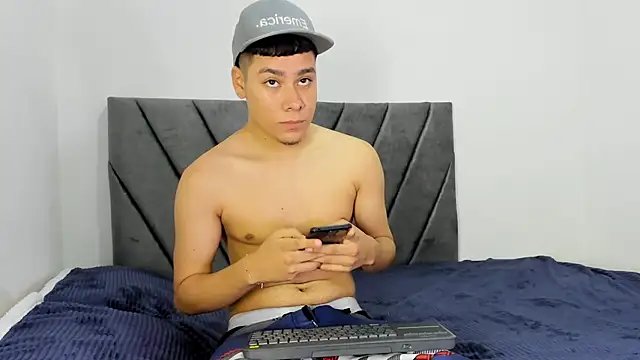 Lucastorrez01 online show from 07-15-26, 11:23