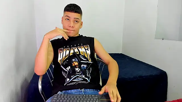 Lucastorrez01 online show from 05-10-26, 03:43