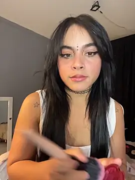 Sophie wyld online show from 12-22-25, 10:32