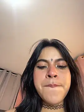 Sophie wyld online show from 11-18-25, 11:26