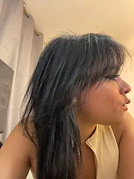 Sophie wyld online show from 12-01-25, 03:07