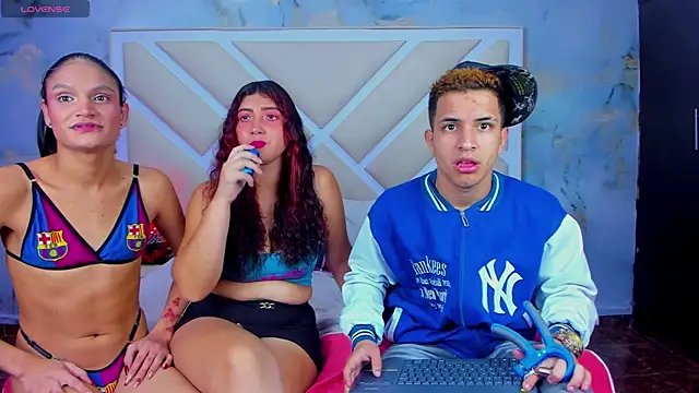 TrioPecadoVIP online show from 11-22-25, 06:45