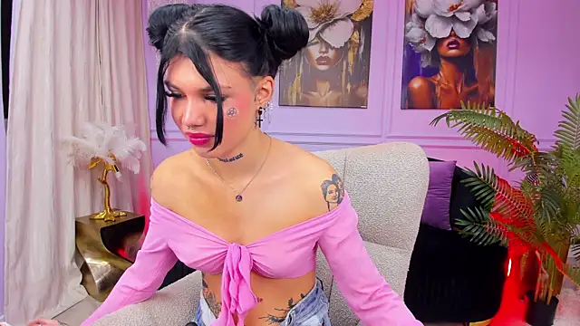 Snapshot of YasminWild chatting on 01-15-26, 04:38 YasminWild online show from 01-15-26, 04:38