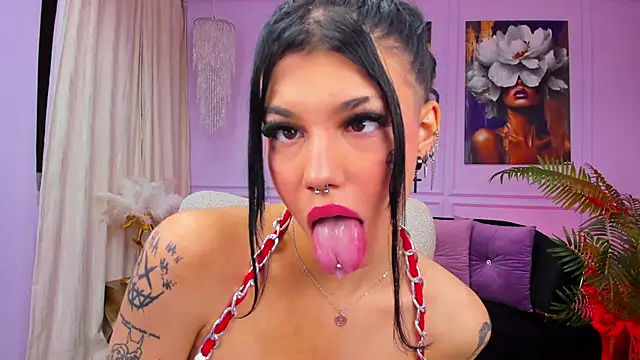 Snapshot of YasminWild chatting on 01-16-26, 04:49 YasminWild online show from 01-16-26, 04:49