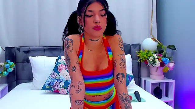 Snapshot of YasminWild chatting on 11-26-25, 04:45 YasminWild online show from 11-26-25, 04:45