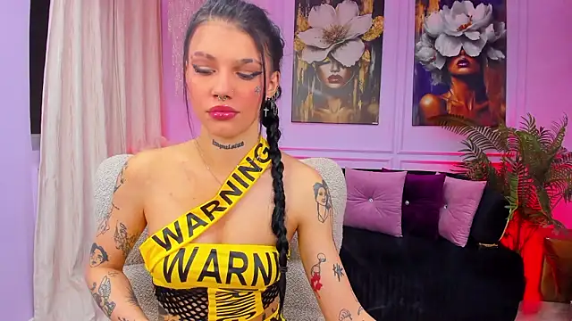 Snapshot of YasminWild chatting on 02-07-26, 04:31 YasminWild online show from 02-07-26, 04:31