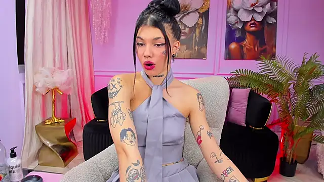 Snapshot of YasminWild chatting on 12-22-25, 05:07 YasminWild online show from 12-22-25, 05:07