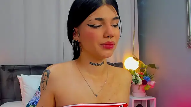 Snapshot of YasminWild chatting on 11-27-25, 04:46 YasminWild online show from 11-27-25, 04:46