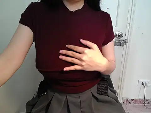 Snapshot of __Aria-- chatting on 11-17-25, 02:37 Aria-- online show from 11-17-25, 02:37