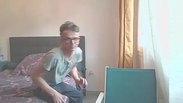 Snapshot of cathdeluna chatting on 11-16-25, 03:17 cathdeluna online show from 11-16-25, 03:17