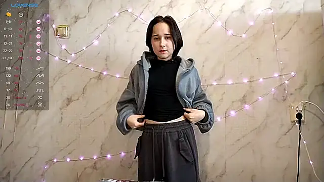 TianaMeiser online show from 12-20-25, 10:40