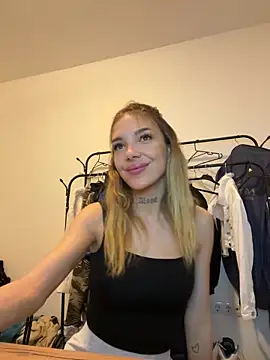 lunababy77 online show from 11-17-25, 04:00