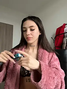 Snapshot of lunababy77 chatting on 02-06-26, 03:08 lunababy77 online show from 02-06-26, 03:08