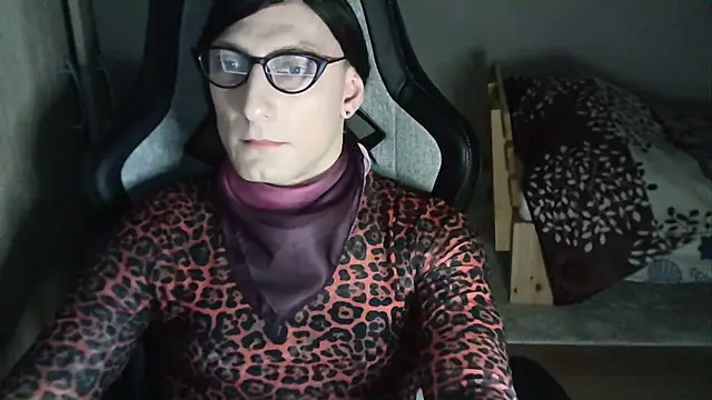 Snapshot of MissDianaWinter chatting on 11-17-25, 06:34 MissDianaWinter online show from 11-17-25, 06:34