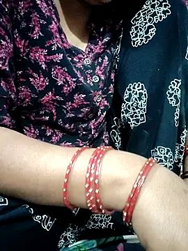 Snapshot of Priya_684 chatting on 11-17-25, 03:32 Priya 684 online show from 11-17-25, 03:32