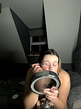 Blonde Bunny online show from 12-02-25, 05:58