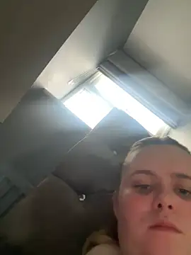 Snapshot of Blonde_Bunny chatting on 02-05-26, 02:57 Blonde Bunny online show from 02-05-26, 02:57