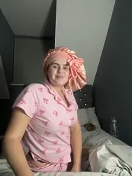 Snapshot of Blonde_Bunny chatting on 02-15-26, 11:47 Blonde Bunny online show from 02-15-26, 11:47