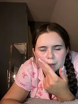 Snapshot of Blonde_Bunny chatting on 02-21-26, 12:01 Blonde Bunny online show from 02-21-26, 12:01