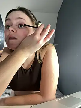 Snapshot of Blonde_Bunny chatting on 02-03-26, 01:27 Blonde Bunny online show from 02-03-26, 01:27