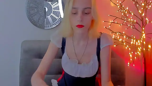 Snapshot of MiilaGlow chatting on 02-03-26, 02:22 MiilaGlow online show from 02-03-26, 02:22