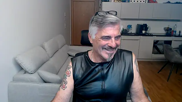 Snapshot of Buidapest chatting on 02-07-26, 04:20 Buidapest online show from 02-07-26, 04:20