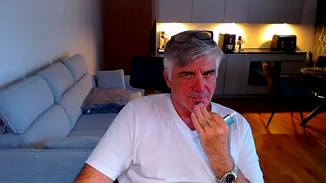 Buidapest online show from 03-25-26, 04:17