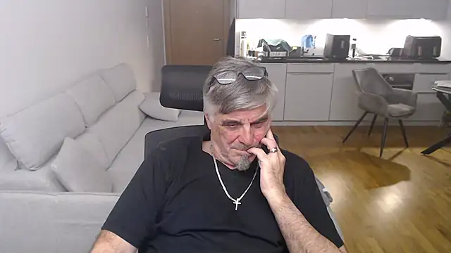 Buidapest online show from 04-08-26, 11:28