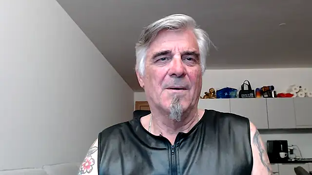 Snapshot of Buidapest chatting on 05-10-26, 02:59 Buidapest online show from 05-10-26, 02:59