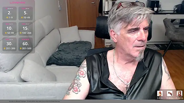 Snapshot of Buidapest chatting on 05-25-26, 01:49 Buidapest online show from 05-25-26, 01:49