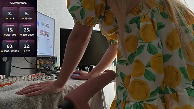 Snapshot of Emily_jayreal chatting on 05-21-26, 10:01 Emily jayreal online show from 05-21-26, 10:01