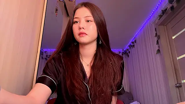 CutieSlim online show from 12-17-25, 06:07