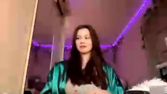 Snapshot of CutieSlim chatting on 11-17-25, 06:06 CutieSlim online show from 11-17-25, 06:06