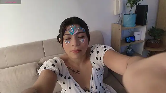 Emyii  online show from 03-06-26, 02:39