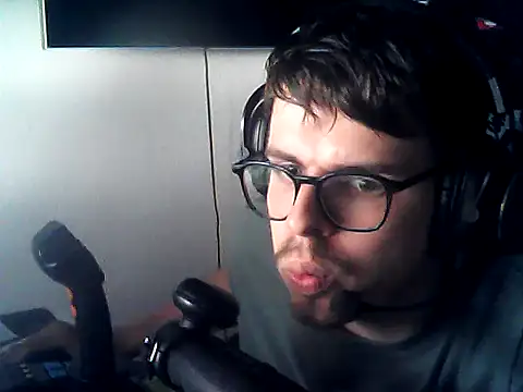 Snapshot of DesertedMonoxide chatting on 05-15-26, 03:32 DesertedMonoxide online show from 05-15-26, 03:32