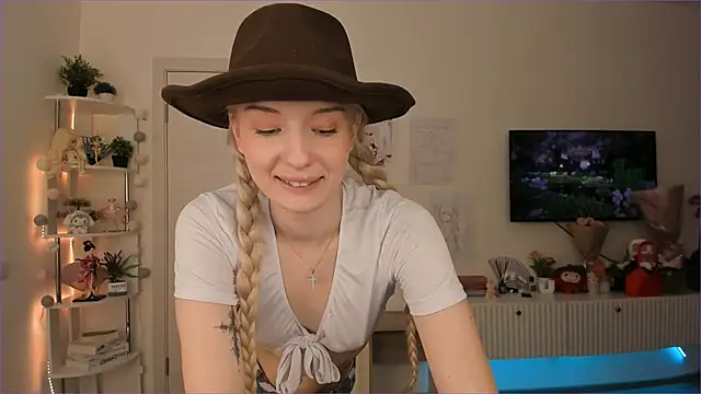 Snapshot of Tiffany_Paw chatting on 06-30-26, 03:39 Tiffany Paw online show from 06-30-26, 03:39