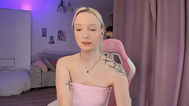 Tiffany Paw online show from 02-25-26, 03:29