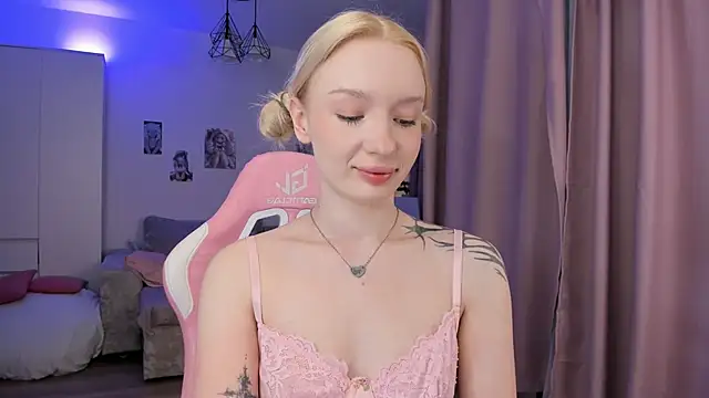 Tiffany Paw online show from 04-07-26, 03:19