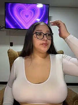 Snapshot of Whitneyy chatting on 11-17-25, 03:32 Whitneyy online show from 11-17-25, 03:32