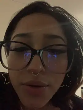 Snapshot of LilithMonette chatting on 05-17-26, 12:10 LilithMonette online show from 05-17-26, 12:10