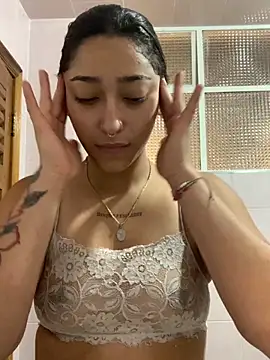 Snapshot of LilithMonette chatting on 05-16-26, 01:04 LilithMonette online show from 05-16-26, 01:04