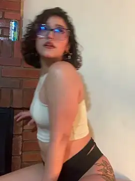 Snapshot of LilithMonette chatting on 05-26-26, 01:58 LilithMonette online show from 05-26-26, 01:58