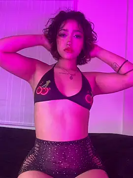 Snapshot of LilithMonette chatting on 05-29-26, 01:33 LilithMonette online show from 05-29-26, 01:33