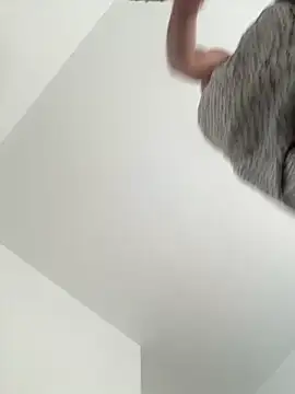 Snapshot of Jhonneeey chatting on 02-19-26, 01:19 Jhonneeey online show from 02-19-26, 01:19