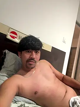 Snapshot of Jhonneeey chatting on 11-18-25, 03:04 Jhonneeey online show from 11-18-25, 03:04