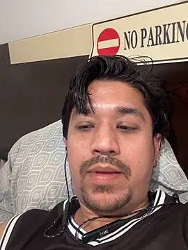 Snapshot of Jhonneeey chatting on 11-17-25, 01:09 Jhonneeey online show from 11-17-25, 01:09