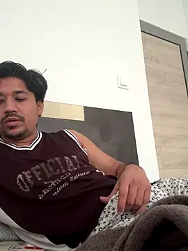 Snapshot of Jhonneeey chatting on 11-17-25, 01:15 Jhonneeey online show from 11-17-25, 01:15