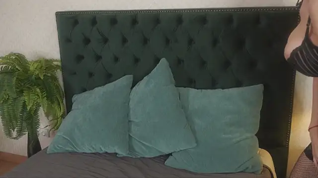 Snapshot of VitoriaCarusso chatting on 02-23-26, 09:15 VitoriaCarusso online show from 02-23-26, 09:15